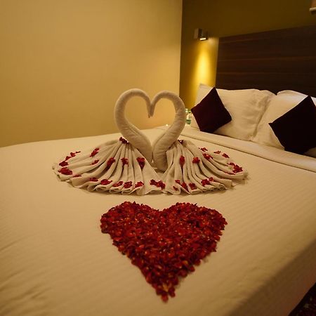 Hotel Metropolis Hubballi Exteriör bild