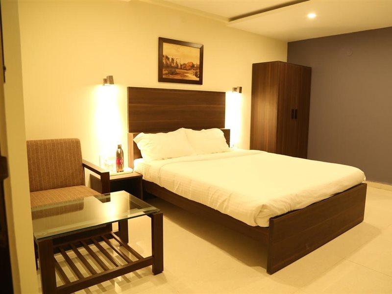Hotel Metropolis Hubballi Exteriör bild