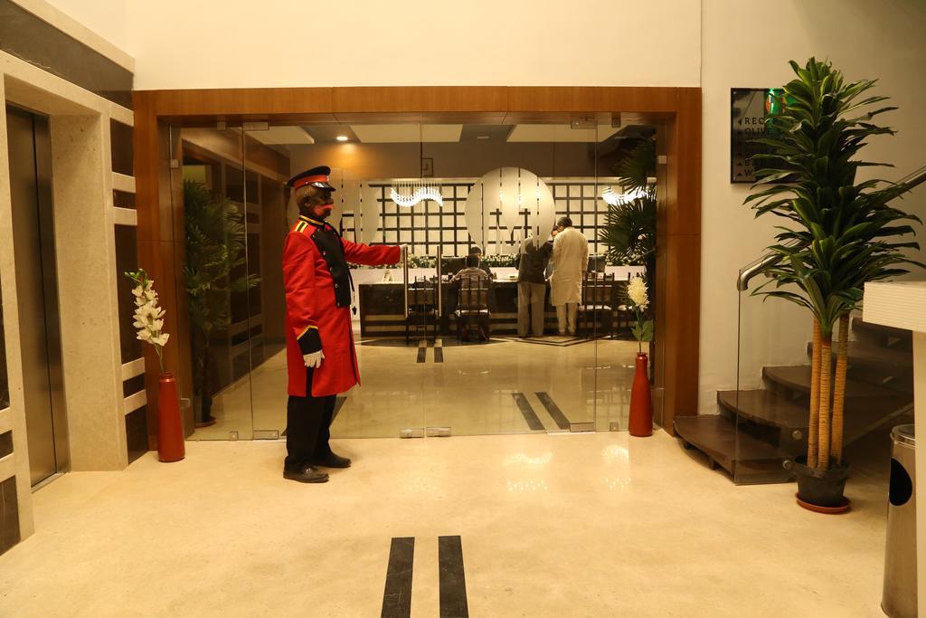 Hotel Metropolis Hubballi Exteriör bild
