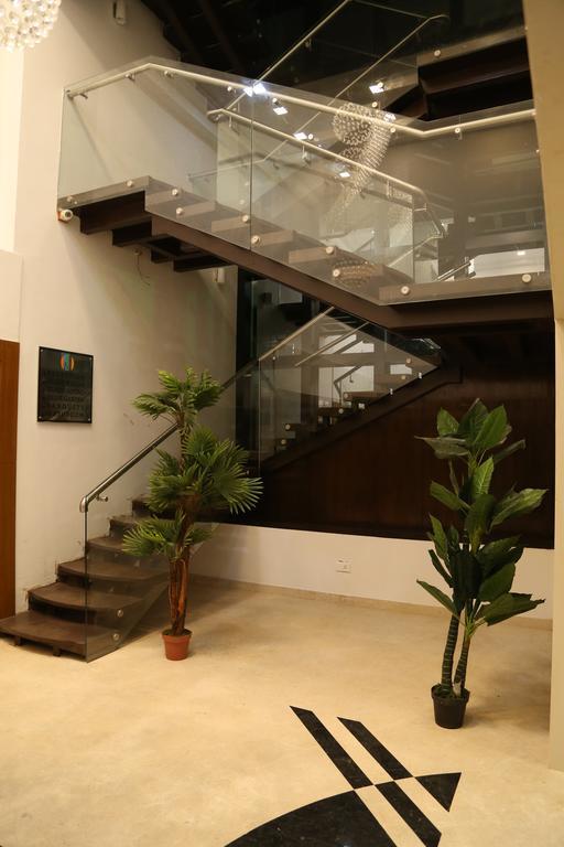 Hotel Metropolis Hubballi Exteriör bild