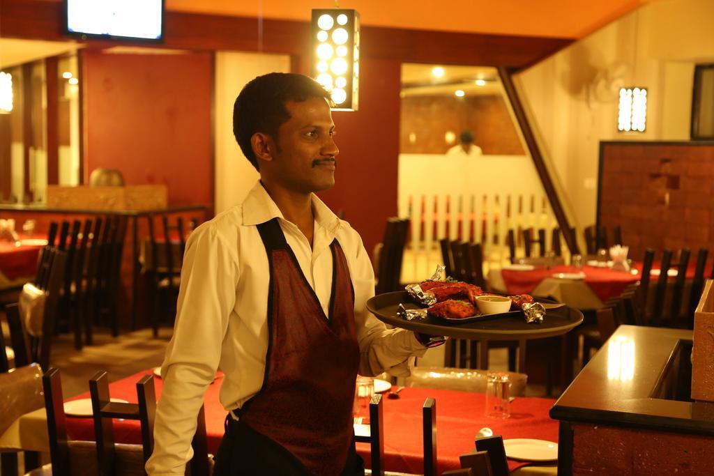 Hotel Metropolis Hubballi Exteriör bild