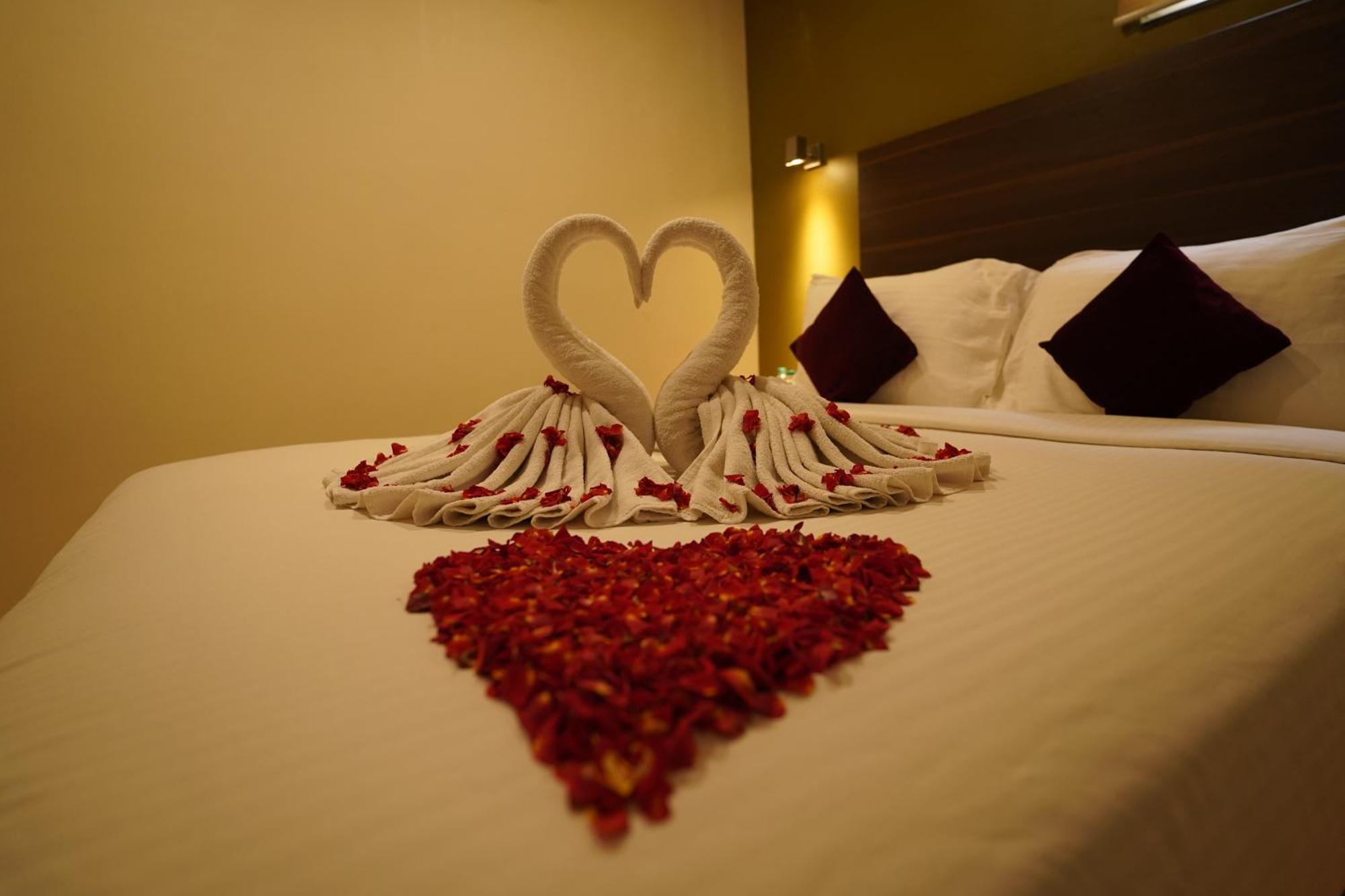Hotel Metropolis Hubballi Exteriör bild