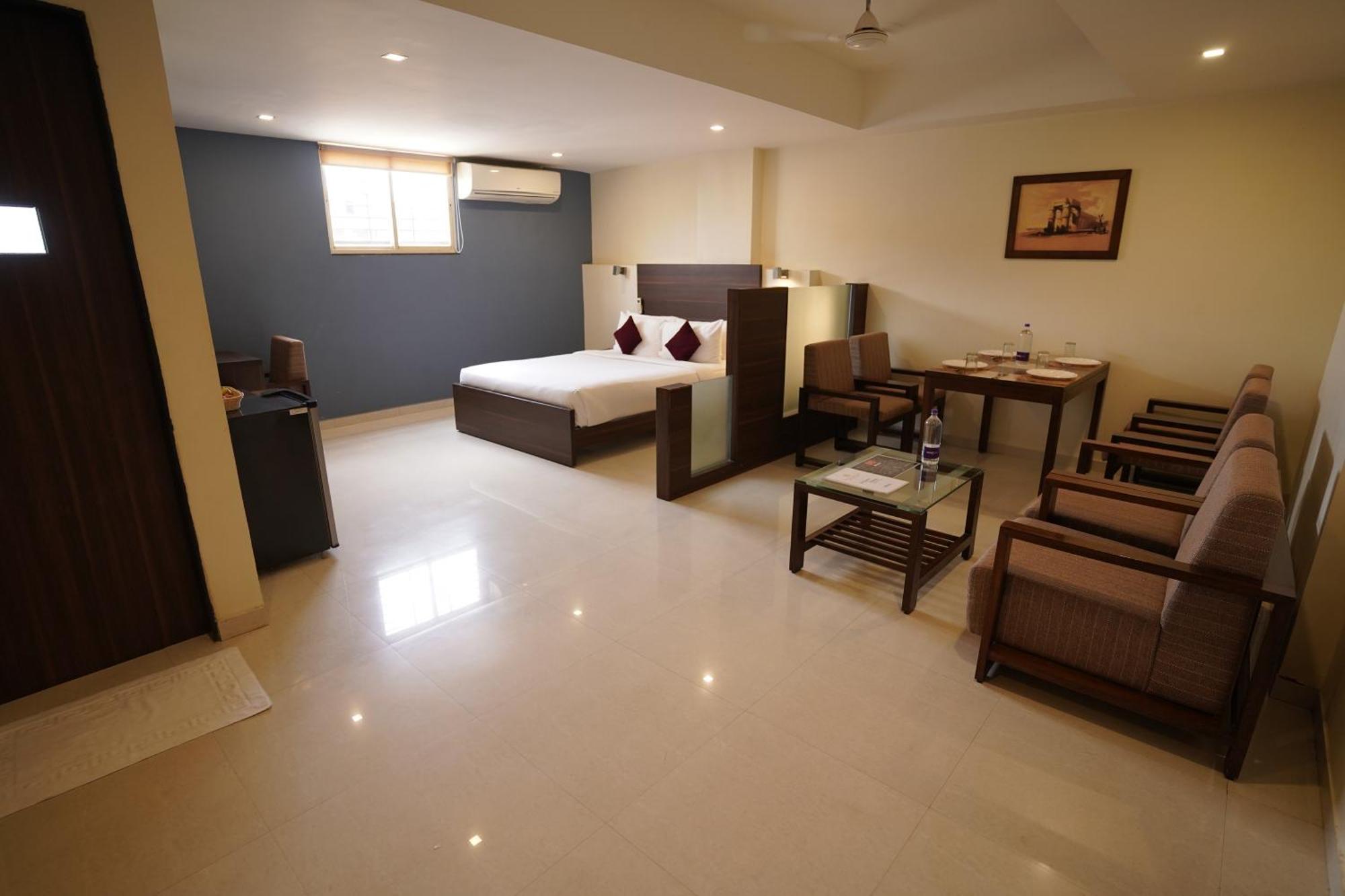 Hotel Metropolis Hubballi Exteriör bild
