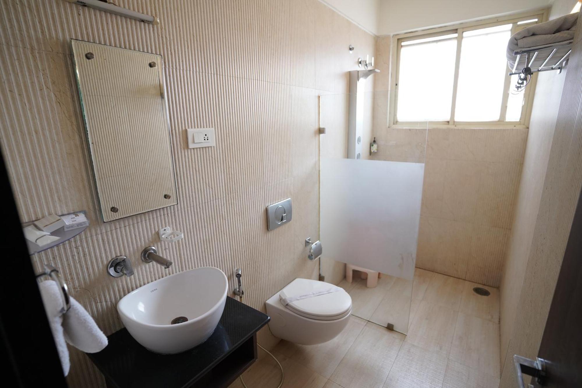 Hotel Metropolis Hubballi Exteriör bild
